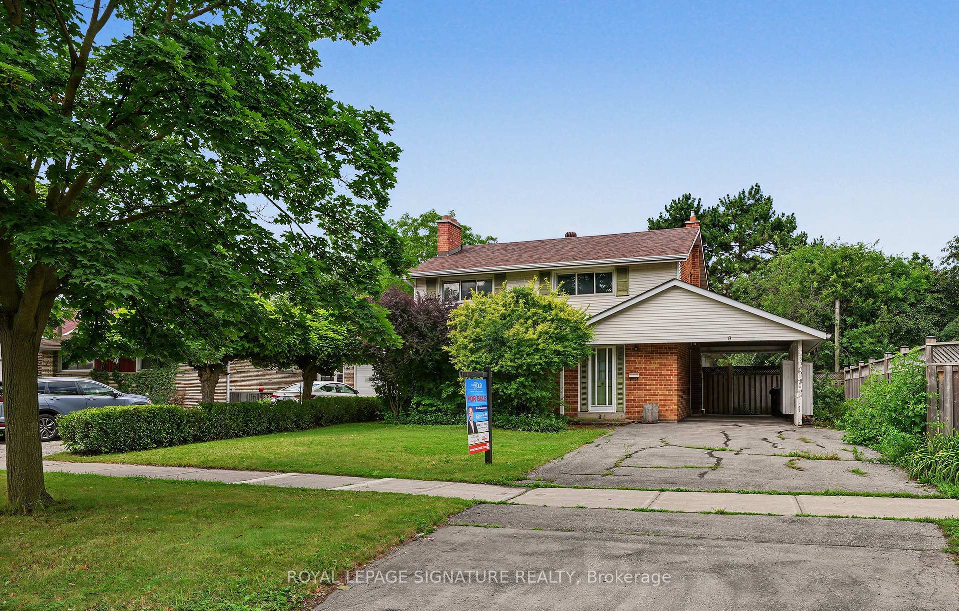 Photo 1 of 8 Underhill Drive, North York, Parkwoods-Donalda — HOMEH