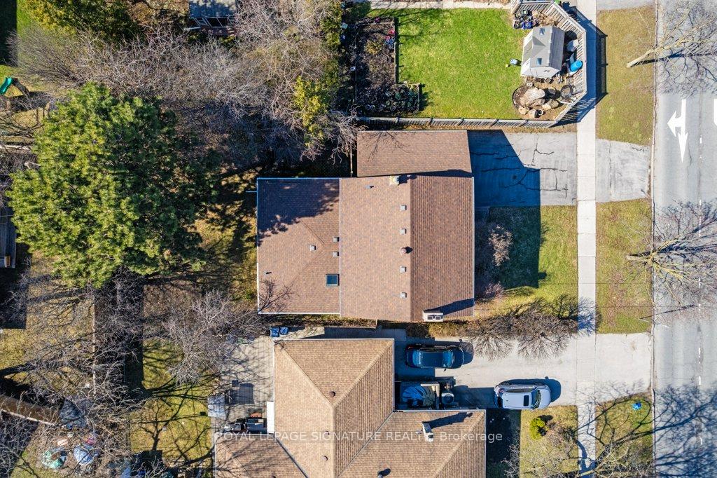 Photo 4 of 8 Underhill Drive, North York, Parkwoods-Donalda — HOMEH