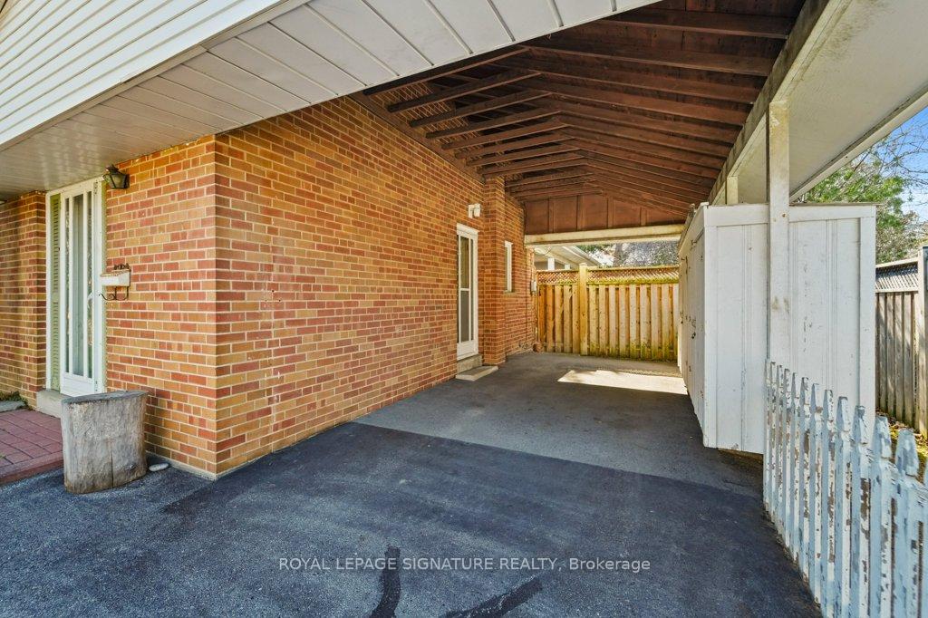 Photo 6 of 8 Underhill Drive, North York, Parkwoods-Donalda — HOMEH
