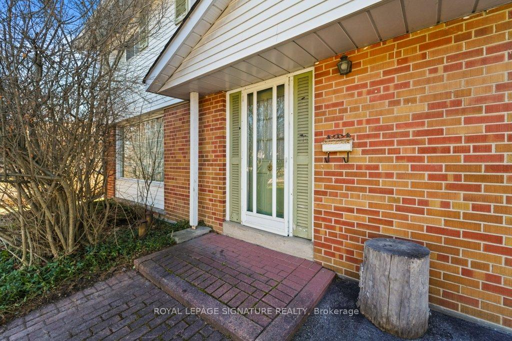 Photo 7 of 8 Underhill Drive, North York, Parkwoods-Donalda — HOMEH