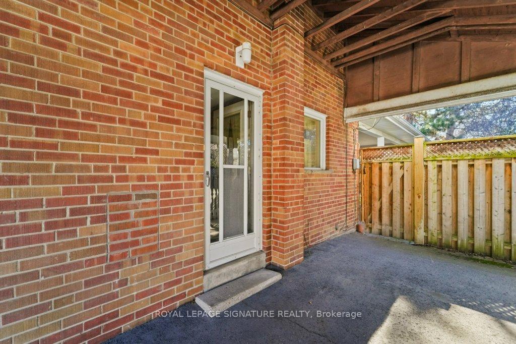 Photo 8 of 8 Underhill Drive, North York, Parkwoods-Donalda — HOMEH