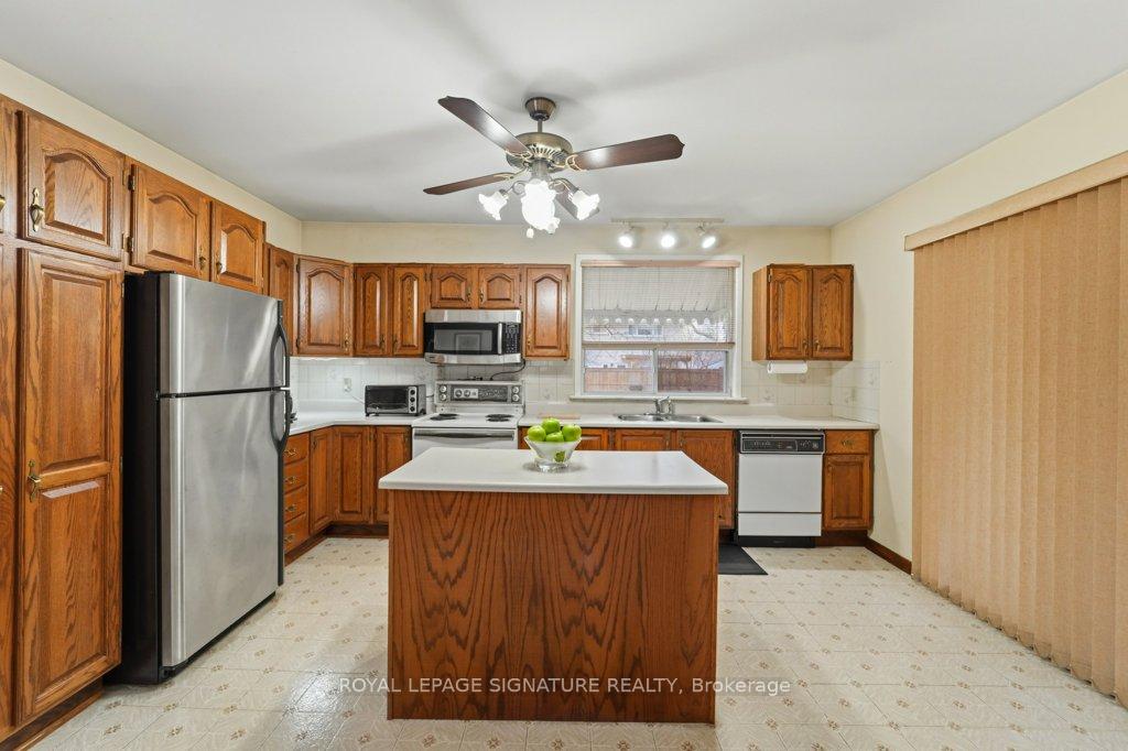 Photo 18 of 8 Underhill Drive, North York, Parkwoods-Donalda — HOMEH
