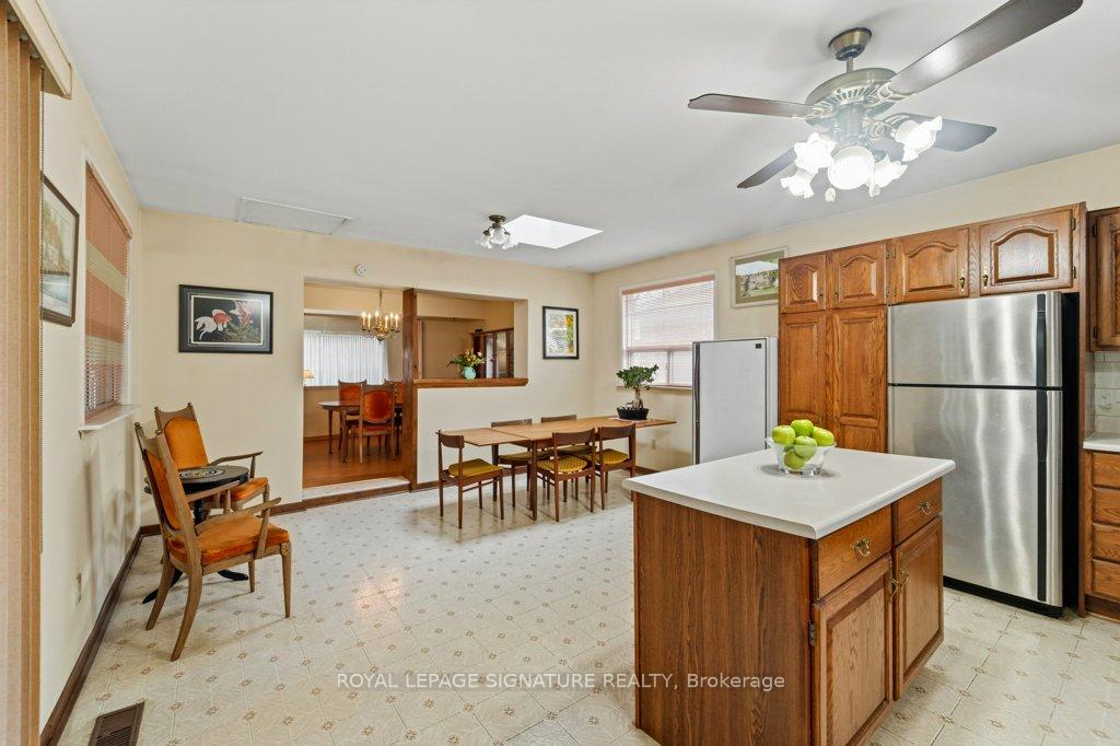Photo 19 of 8 Underhill Drive, North York, Parkwoods-Donalda — HOMEH