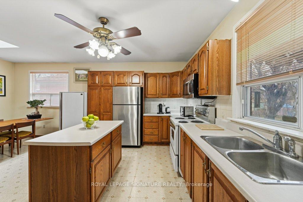 Photo 20 of 8 Underhill Drive, North York, Parkwoods-Donalda — HOMEH