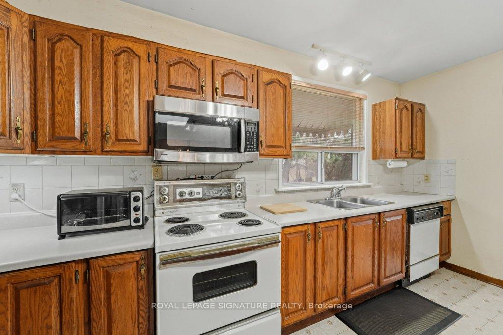 Photo 22 of 8 Underhill Drive, North York, Parkwoods-Donalda — HOMEH