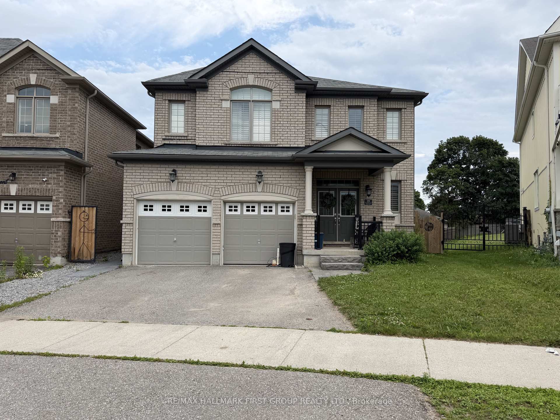 Photo 10 of 19 Donald Powell Crescent, Clarington, Newcastle — HOMEH