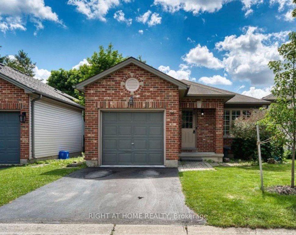 Front of Unit 4, 59 Pennybrook Crescent