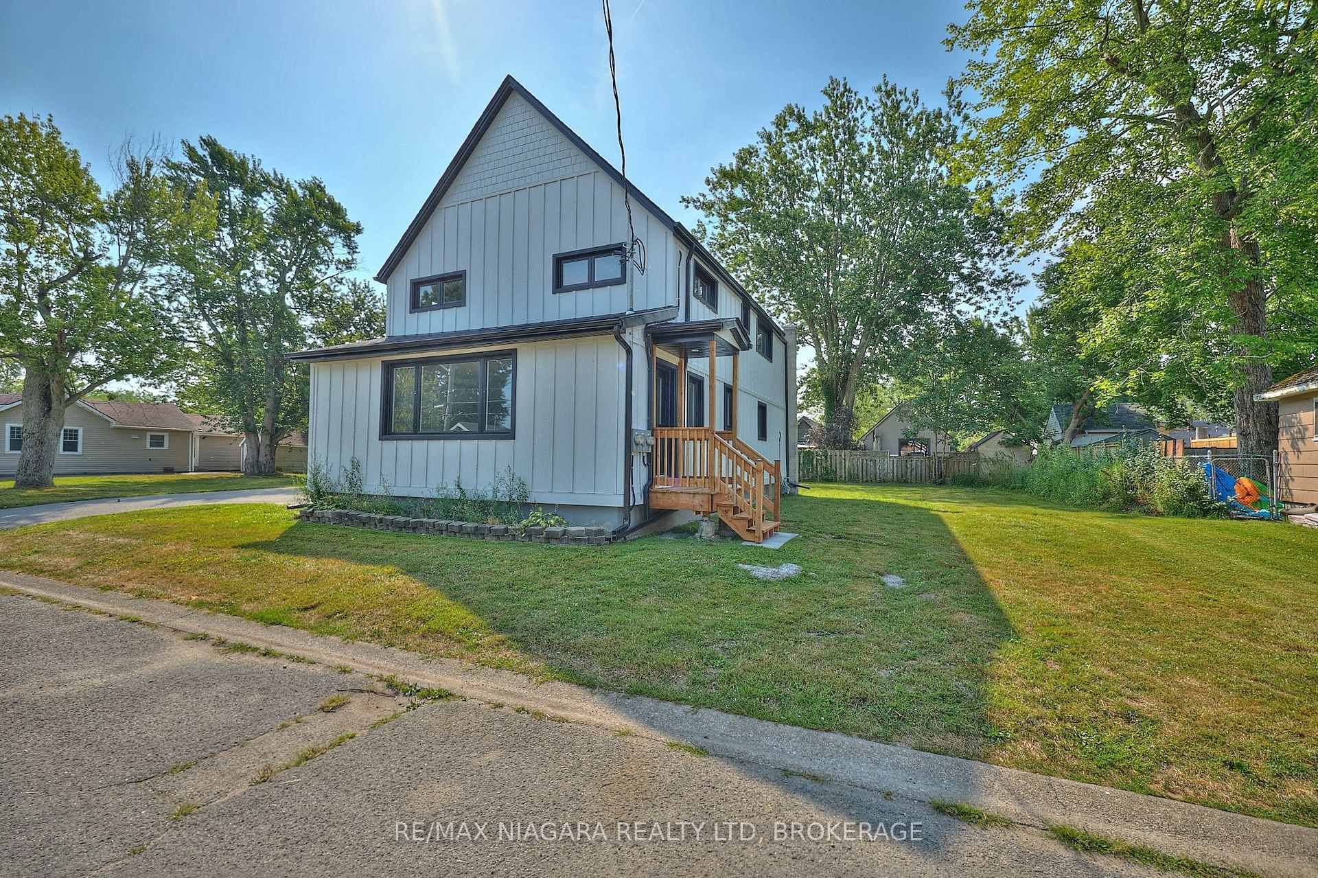 Photo of Unit Lower, 19 Maccabee Avenue