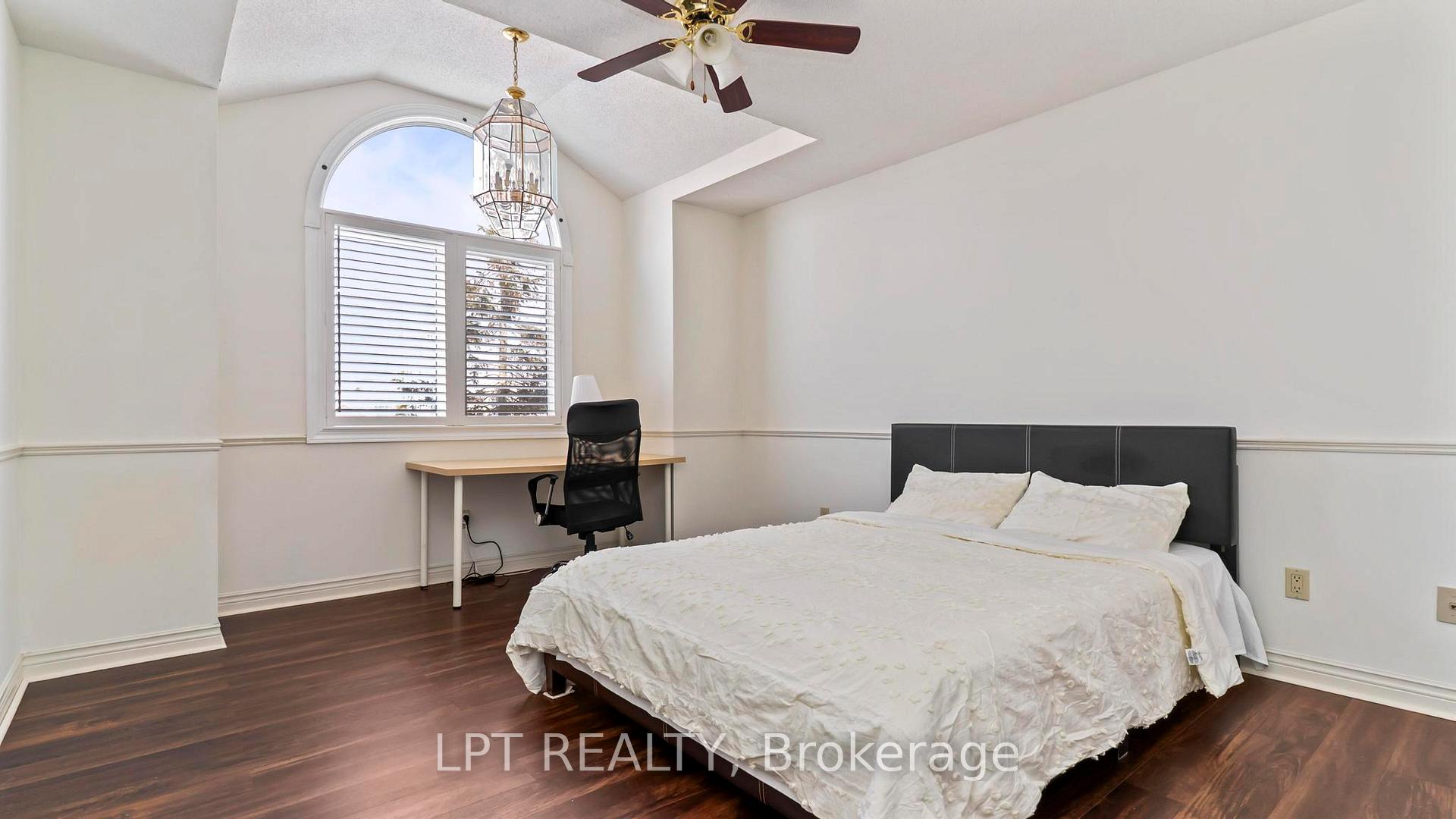 Photo 23 of 488 Sunnyside Crescent, London, North G — HOMEH