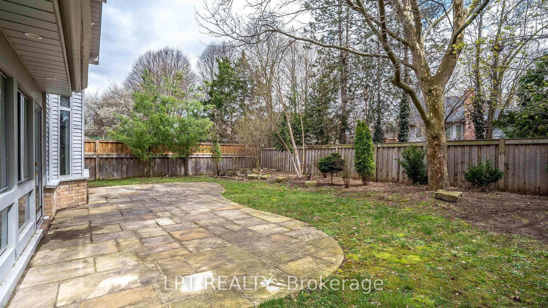 Photo 38 of 488 Sunnyside Crescent, London, North G — HOMEH