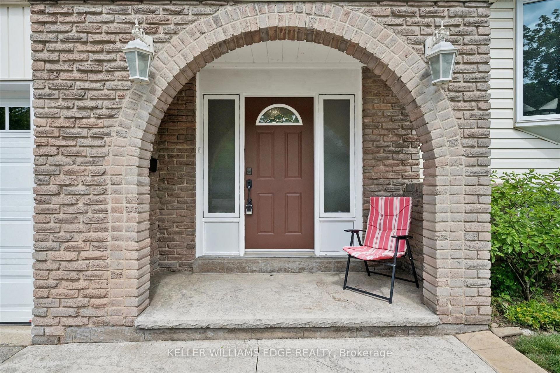 Photo 3 of 495 Tipperton Crescent, Oakville, West — HOMEH