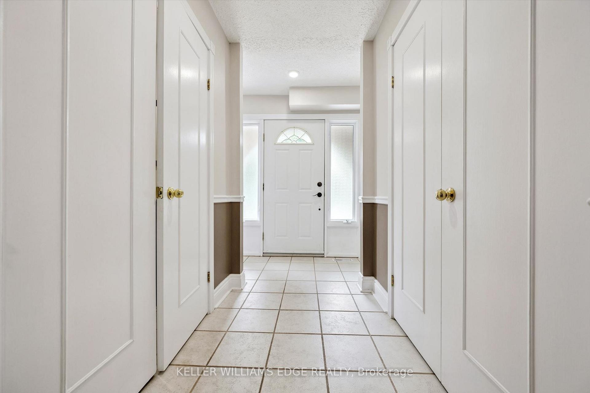 Photo 5 of 495 Tipperton Crescent, Oakville, West — HOMEH