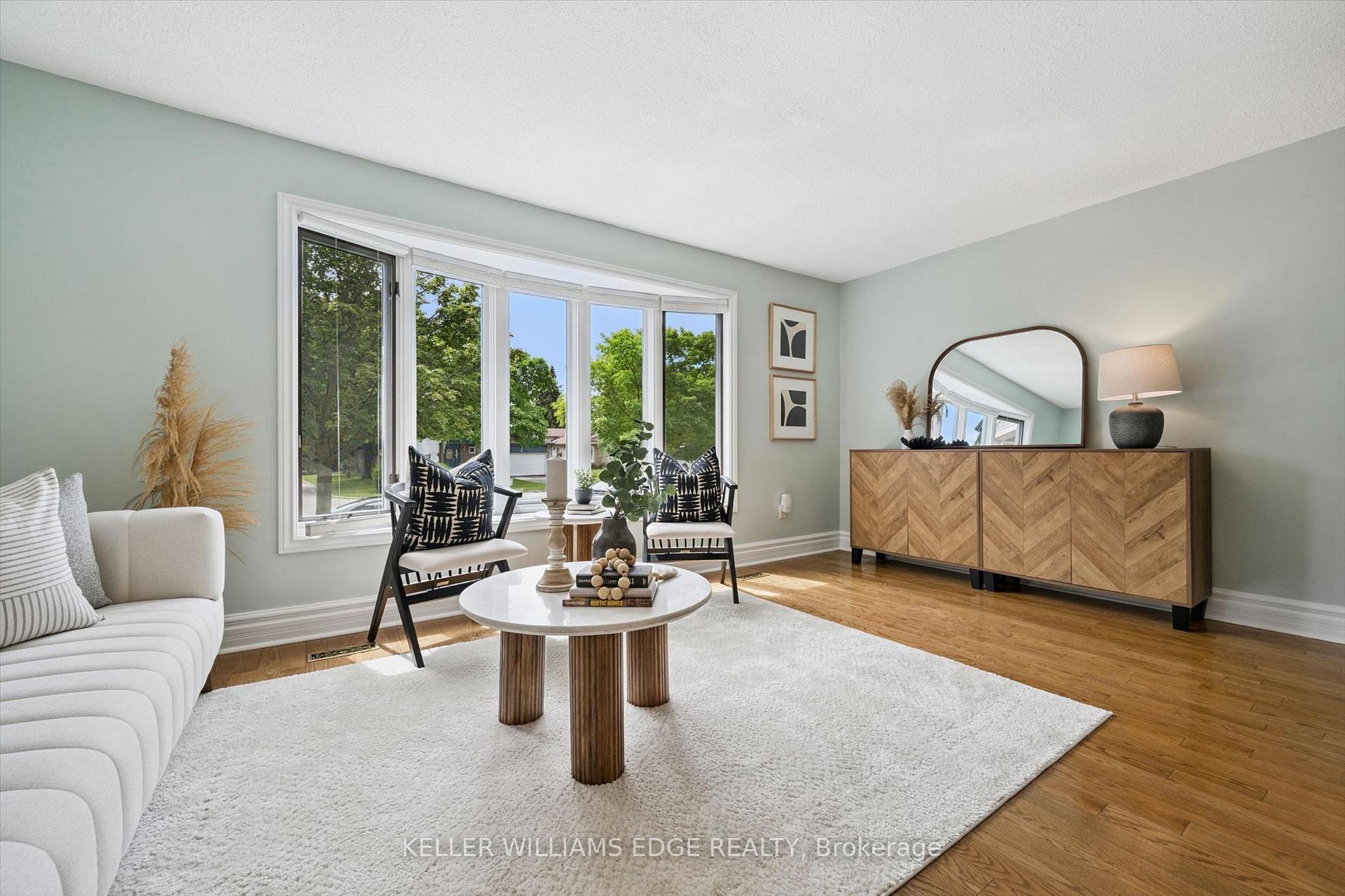 Photo 12 of 495 Tipperton Crescent, Oakville, West — HOMEH