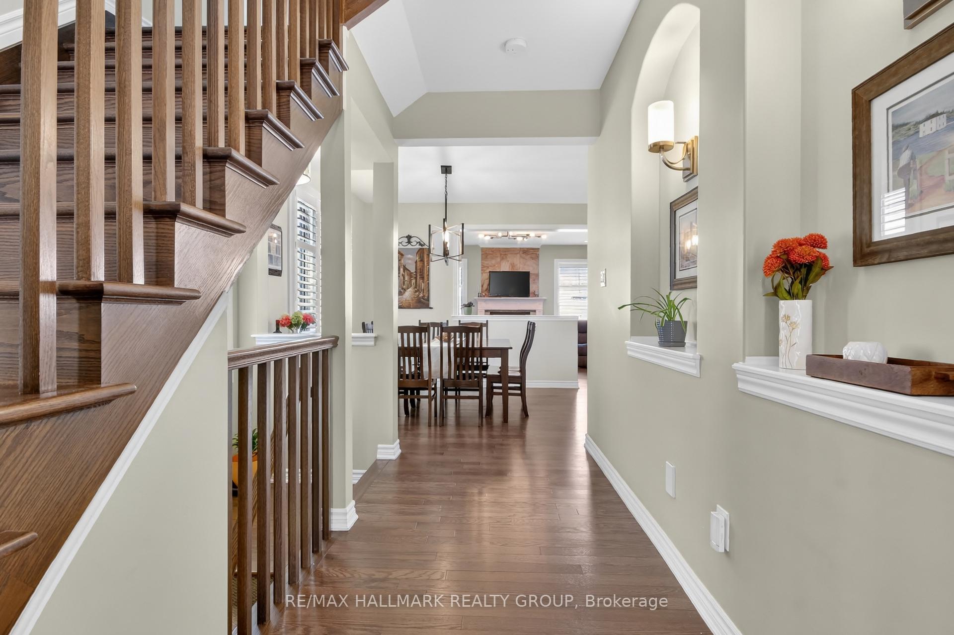 Photo 3 of 33 Summitview Drive, Ottawa, Kanata - Emerald Meadows/Trailwest — HOMEH