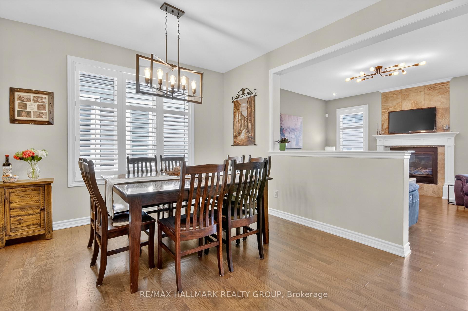 Photo 4 of 33 Summitview Drive, Ottawa, Kanata - Emerald Meadows/Trailwest — HOMEH