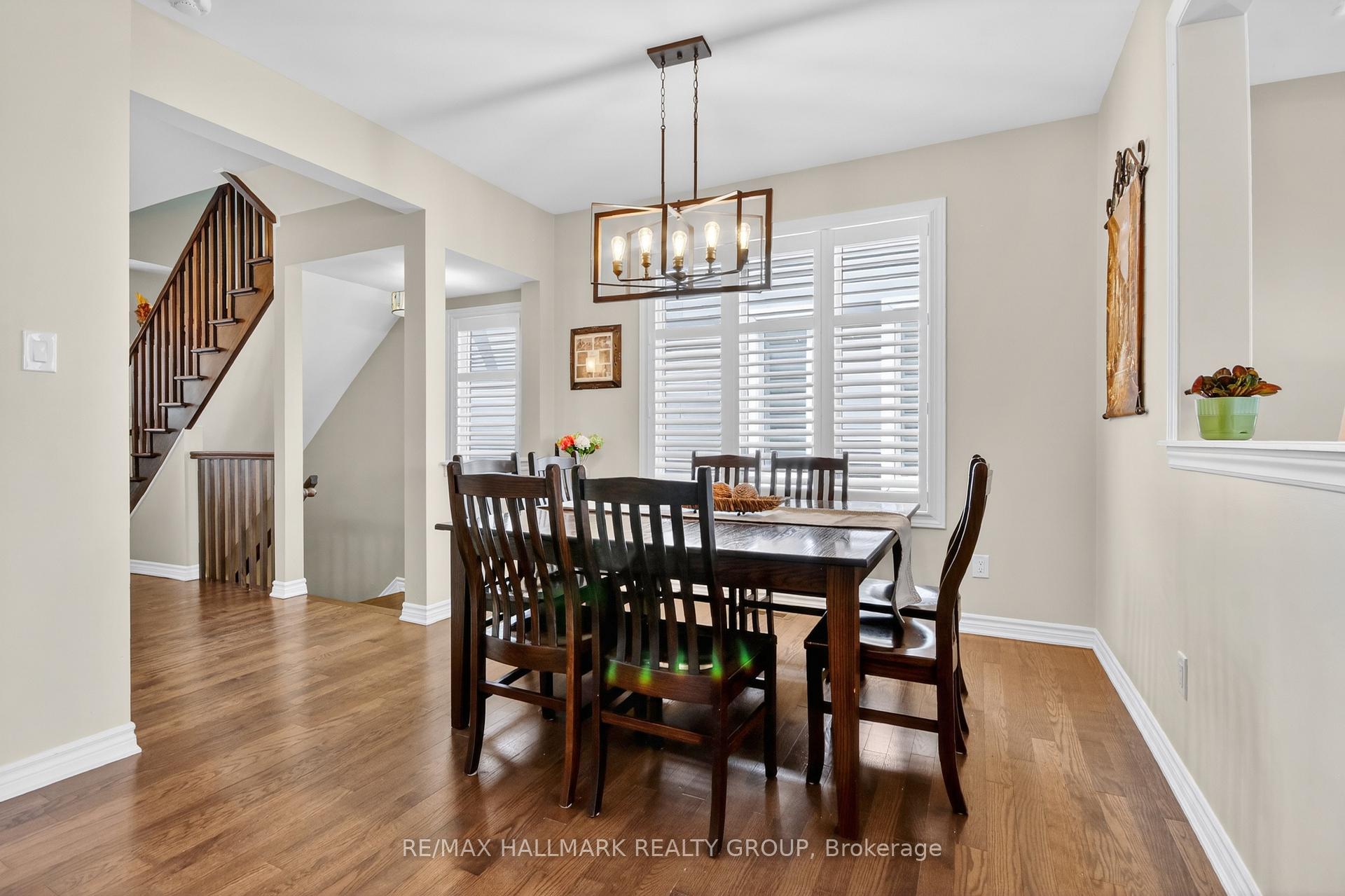 Photo 5 of 33 Summitview Drive, Ottawa, Kanata - Emerald Meadows/Trailwest — HOMEH