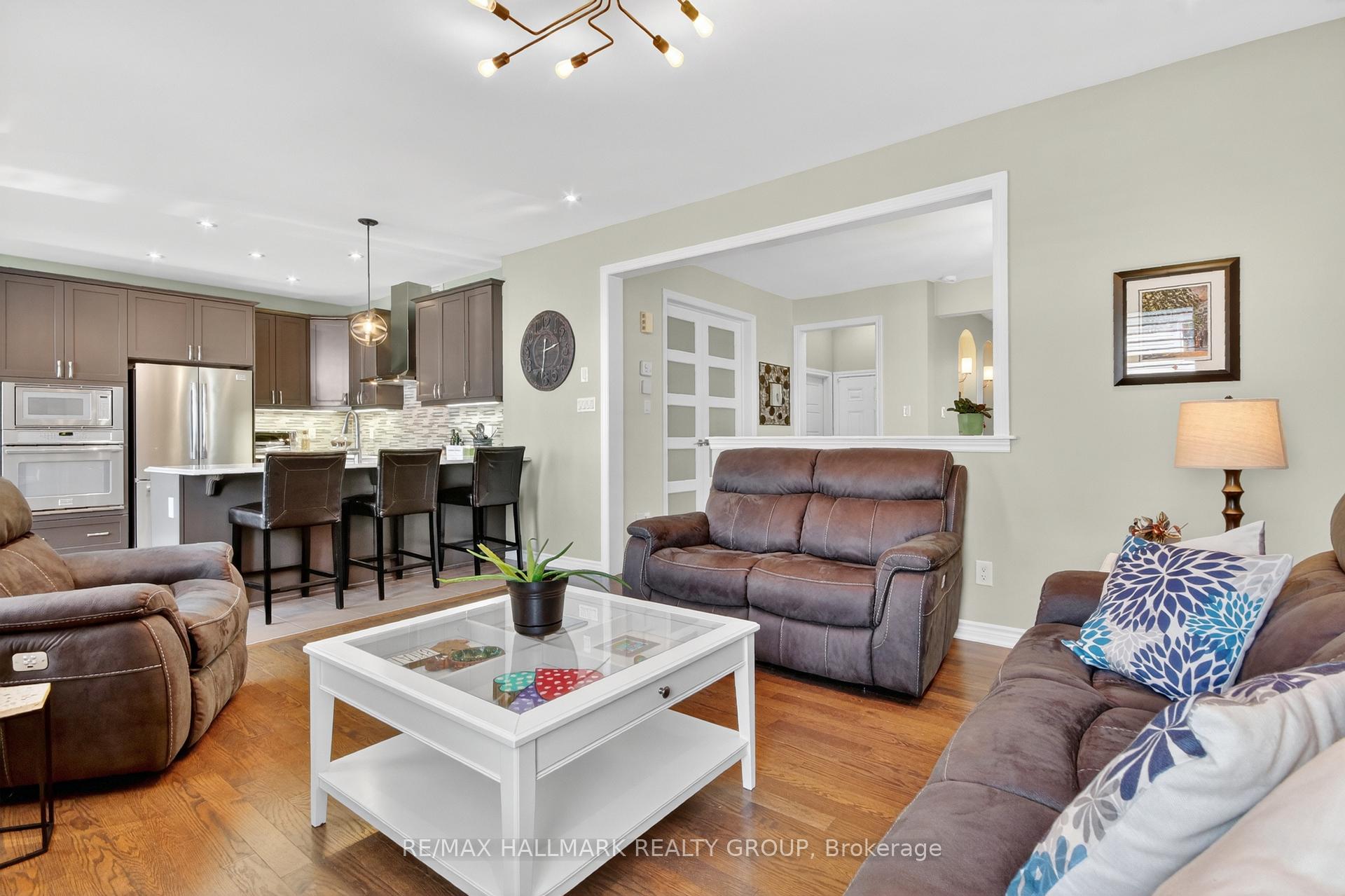 Photo 7 of 33 Summitview Drive, Ottawa, Kanata - Emerald Meadows/Trailwest — HOMEH