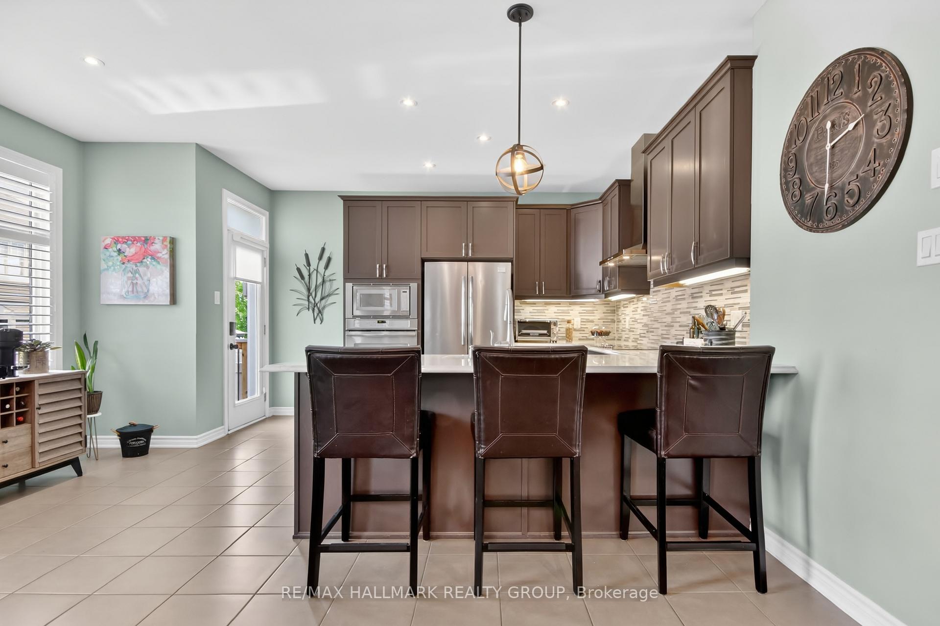 Photo 8 of 33 Summitview Drive, Ottawa, Kanata - Emerald Meadows/Trailwest — HOMEH
