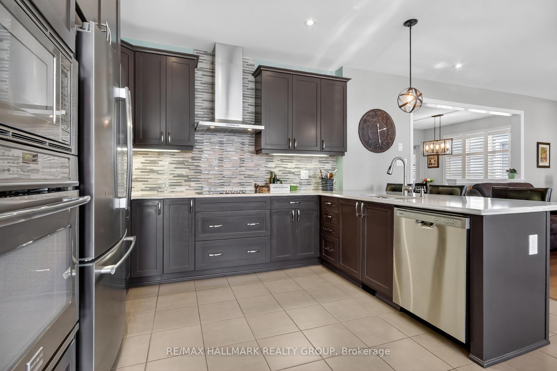 Photo 9 of 33 Summitview Drive, Ottawa, Kanata - Emerald Meadows/Trailwest — HOMEH