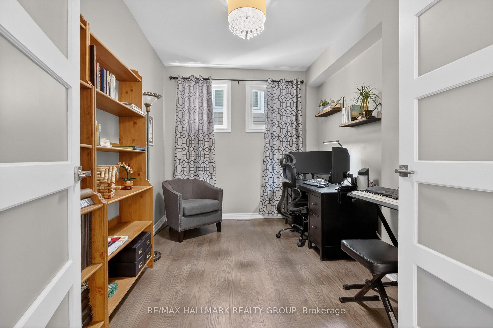 Photo 10 of 33 Summitview Drive, Ottawa, Kanata - Emerald Meadows/Trailwest — HOMEH
