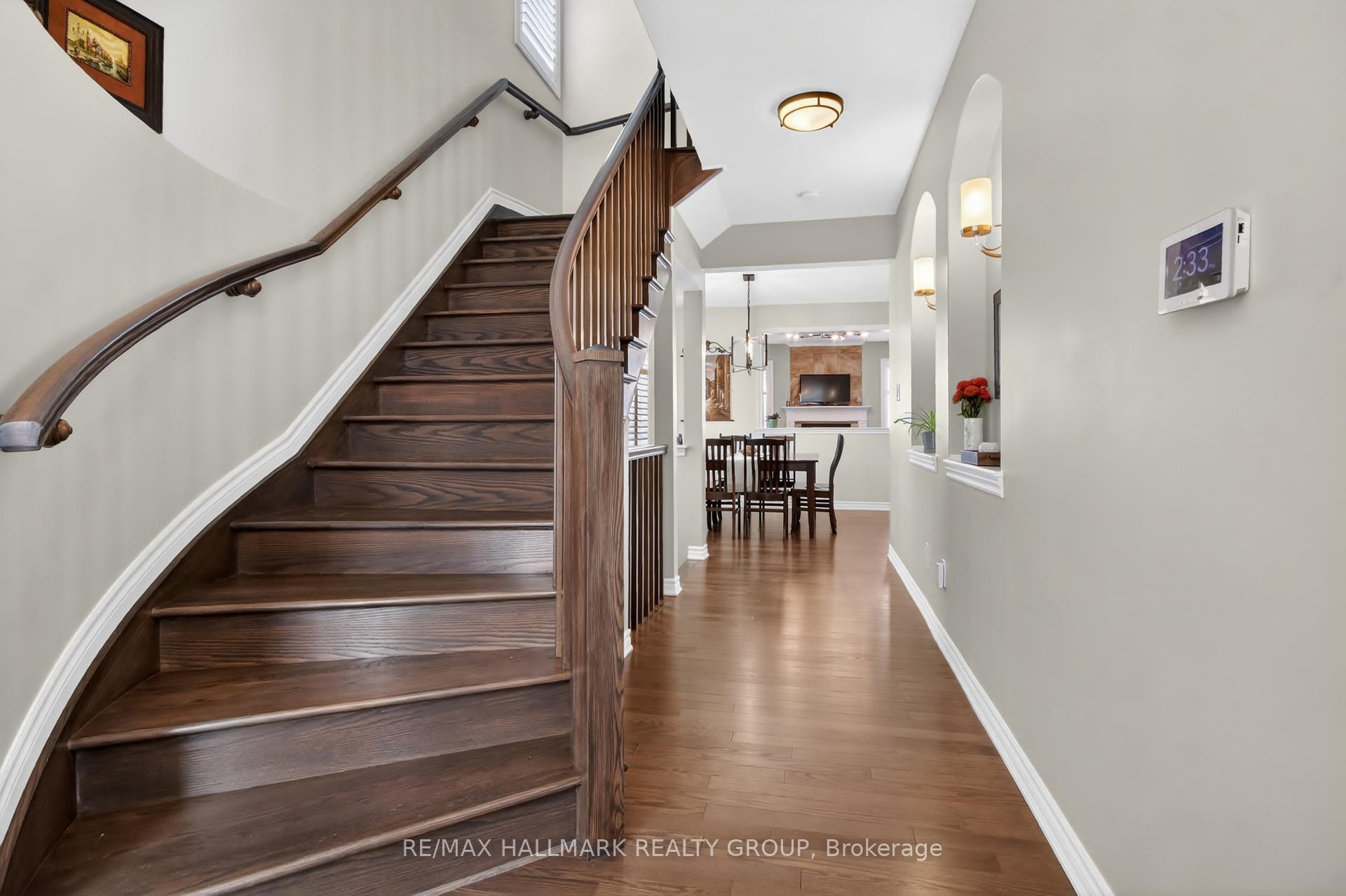 Photo 12 of 33 Summitview Drive, Ottawa, Kanata - Emerald Meadows/Trailwest — HOMEH