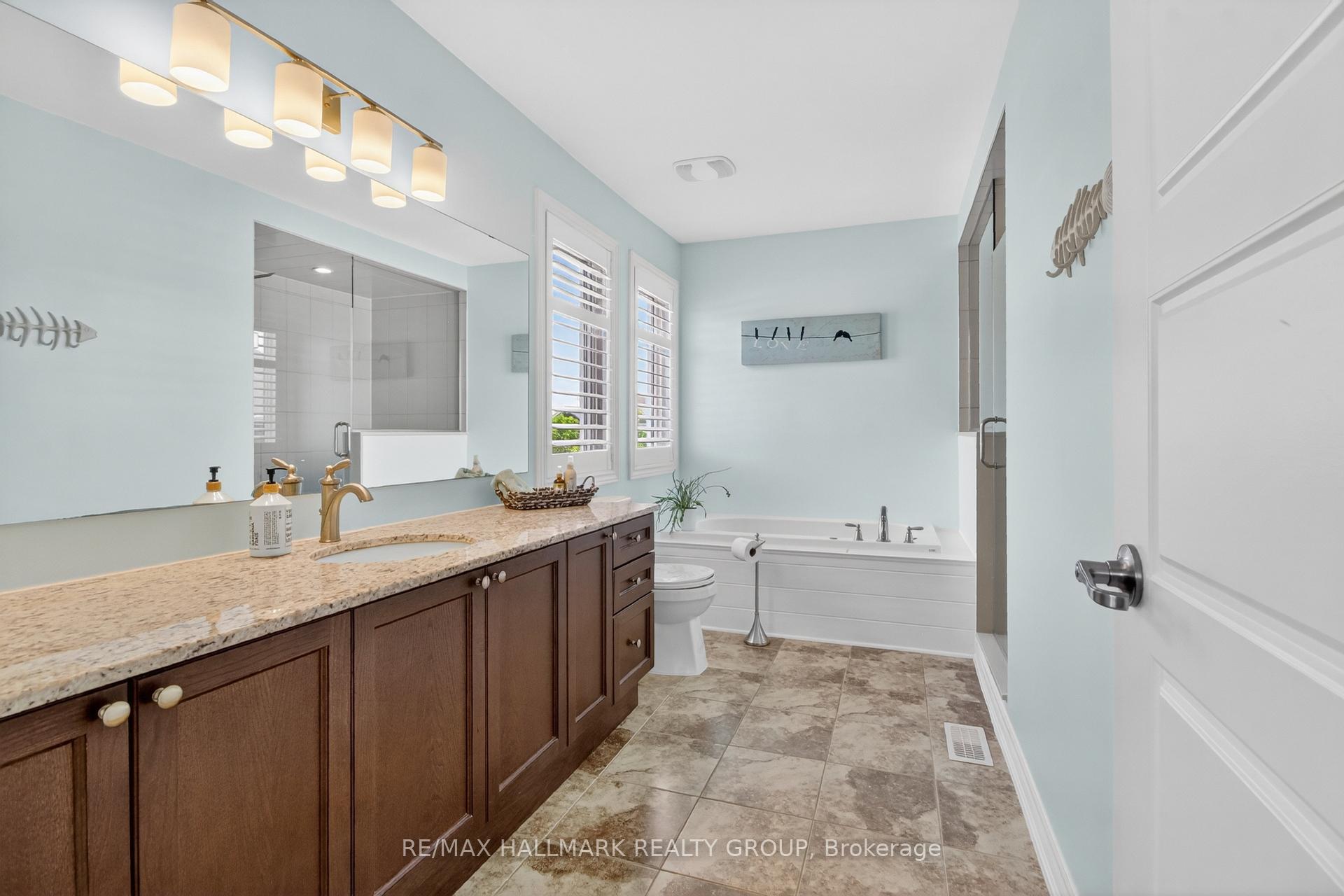 Photo 16 of 33 Summitview Drive, Ottawa, Kanata - Emerald Meadows/Trailwest — HOMEH
