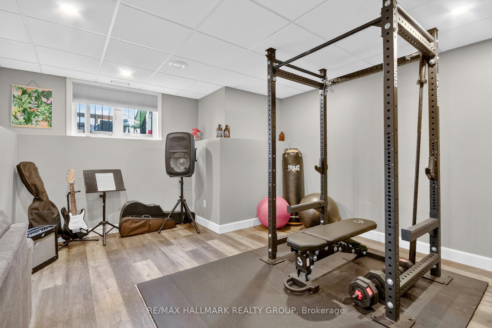 Photo 21 of 33 Summitview Drive, Ottawa, Kanata - Emerald Meadows/Trailwest — HOMEH