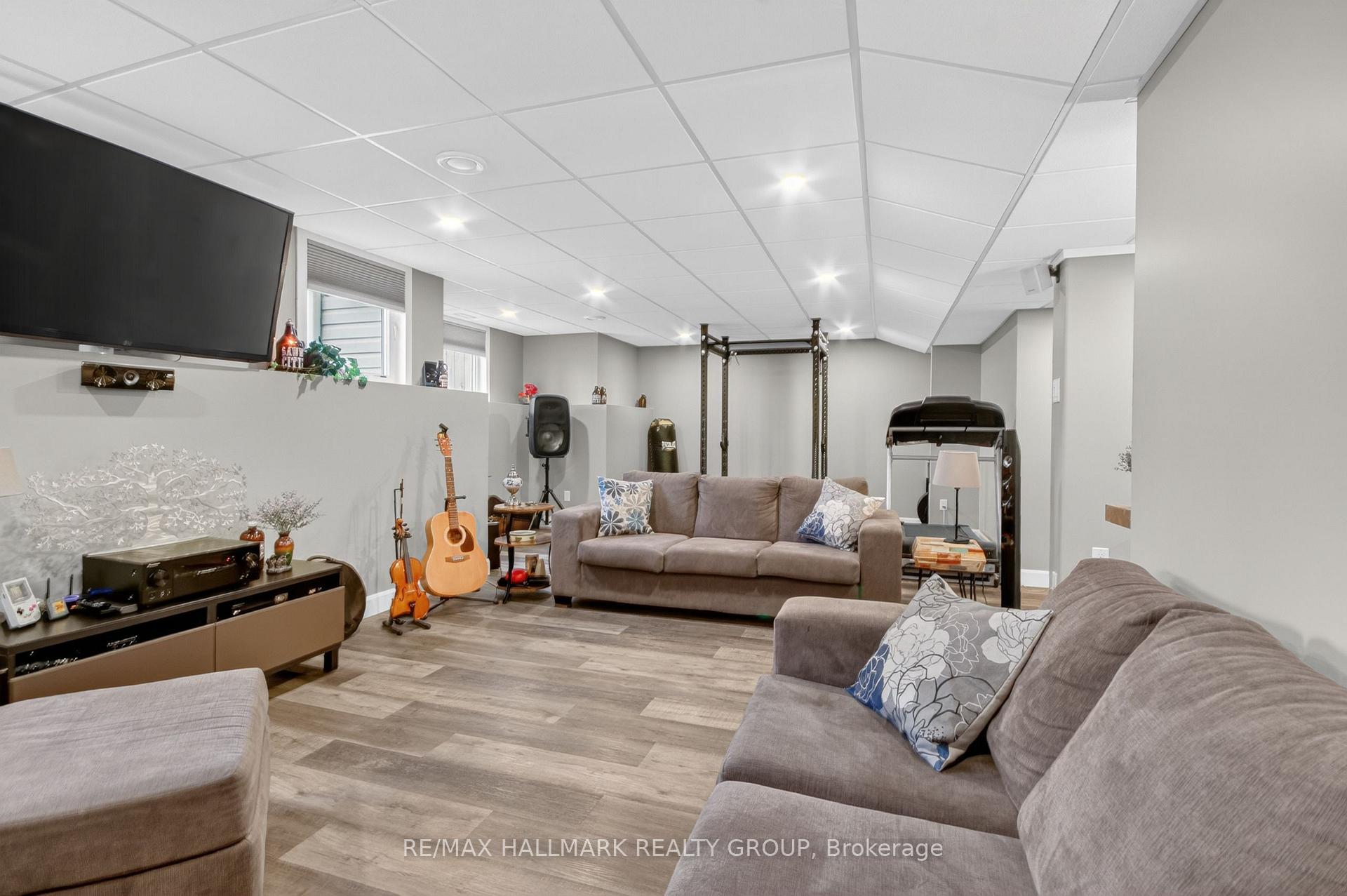 Photo 22 of 33 Summitview Drive, Ottawa, Kanata - Emerald Meadows/Trailwest — HOMEH