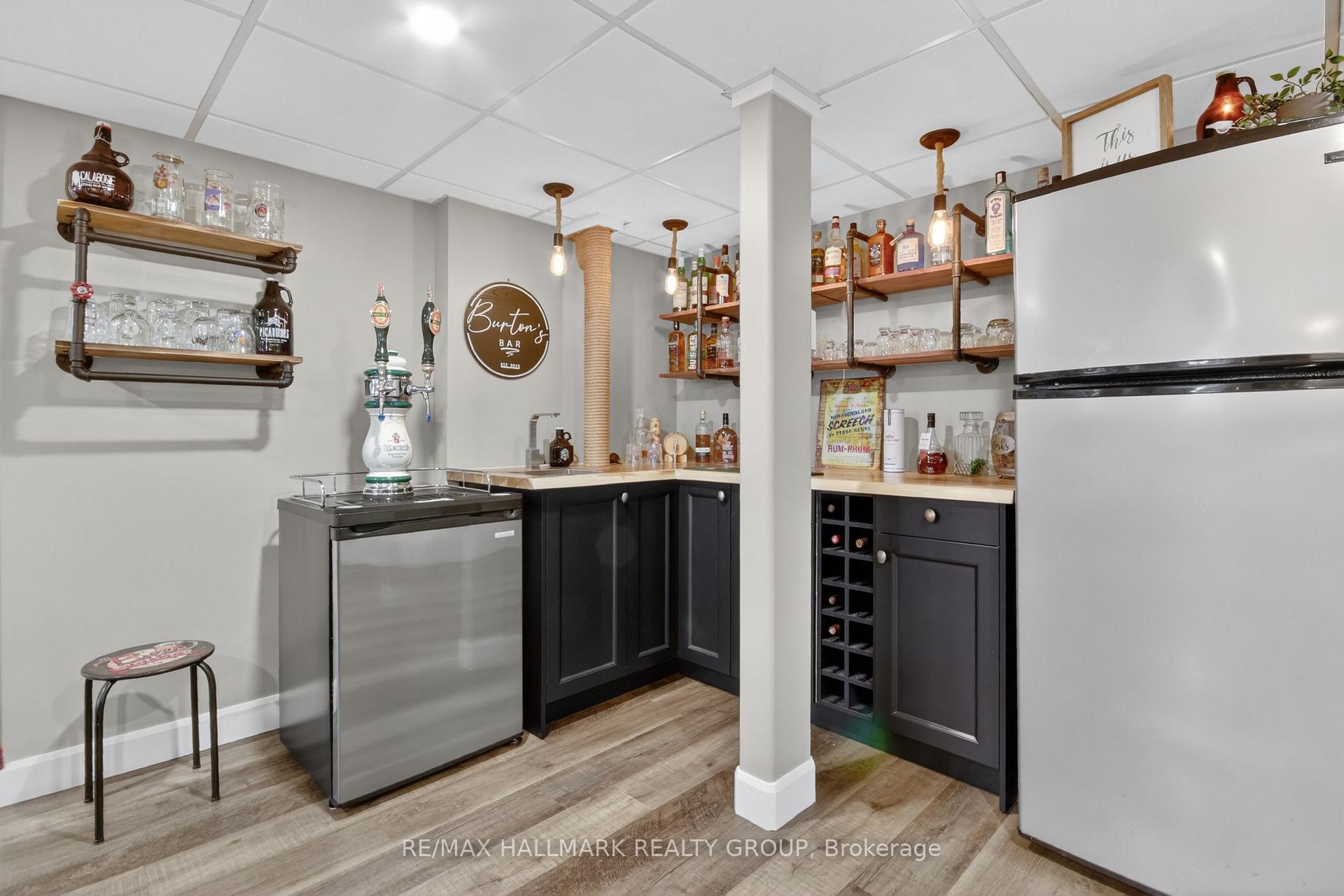 Photo 23 of 33 Summitview Drive, Ottawa, Kanata - Emerald Meadows/Trailwest — HOMEH