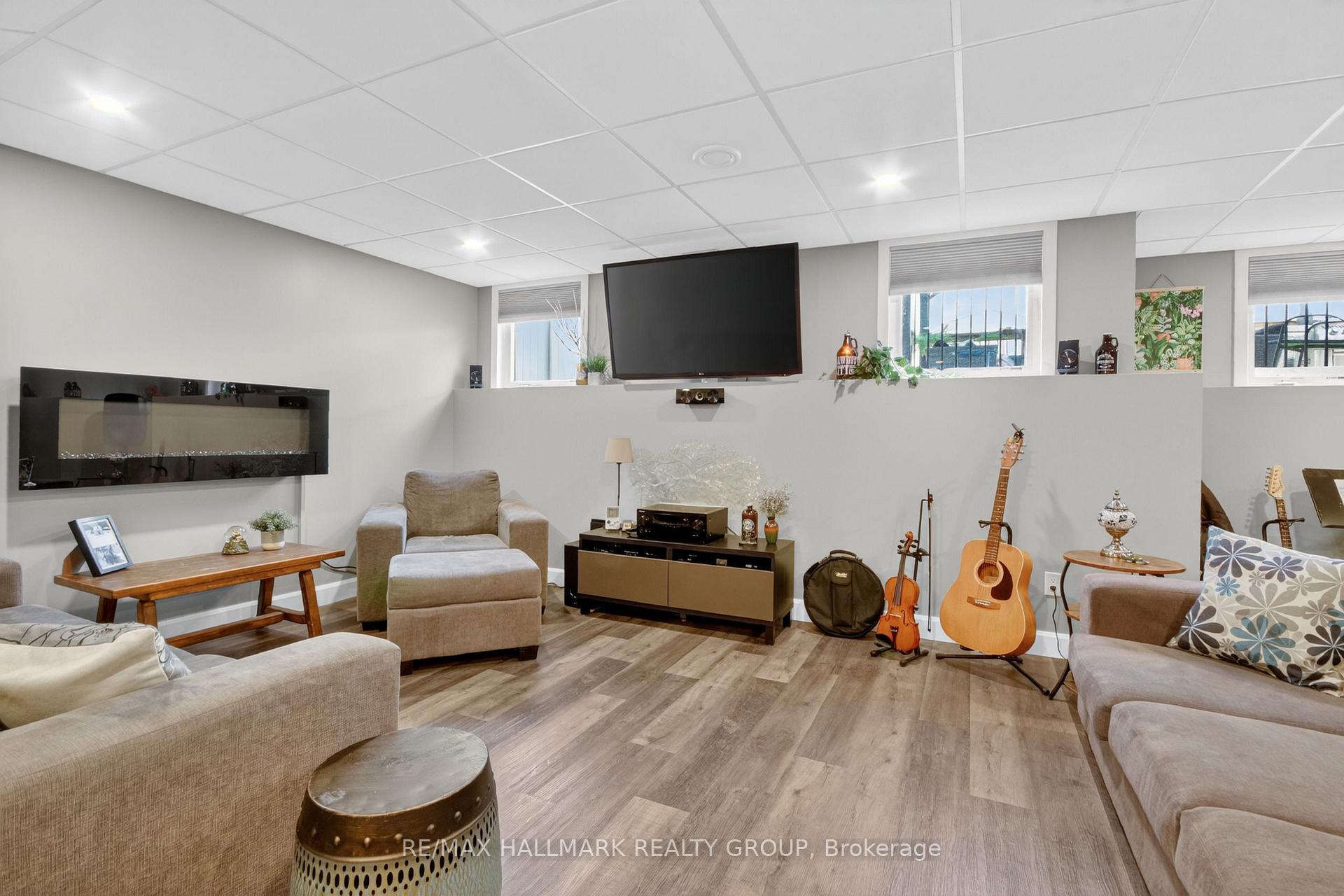 Photo 25 of 33 Summitview Drive, Ottawa, Kanata - Emerald Meadows/Trailwest — HOMEH