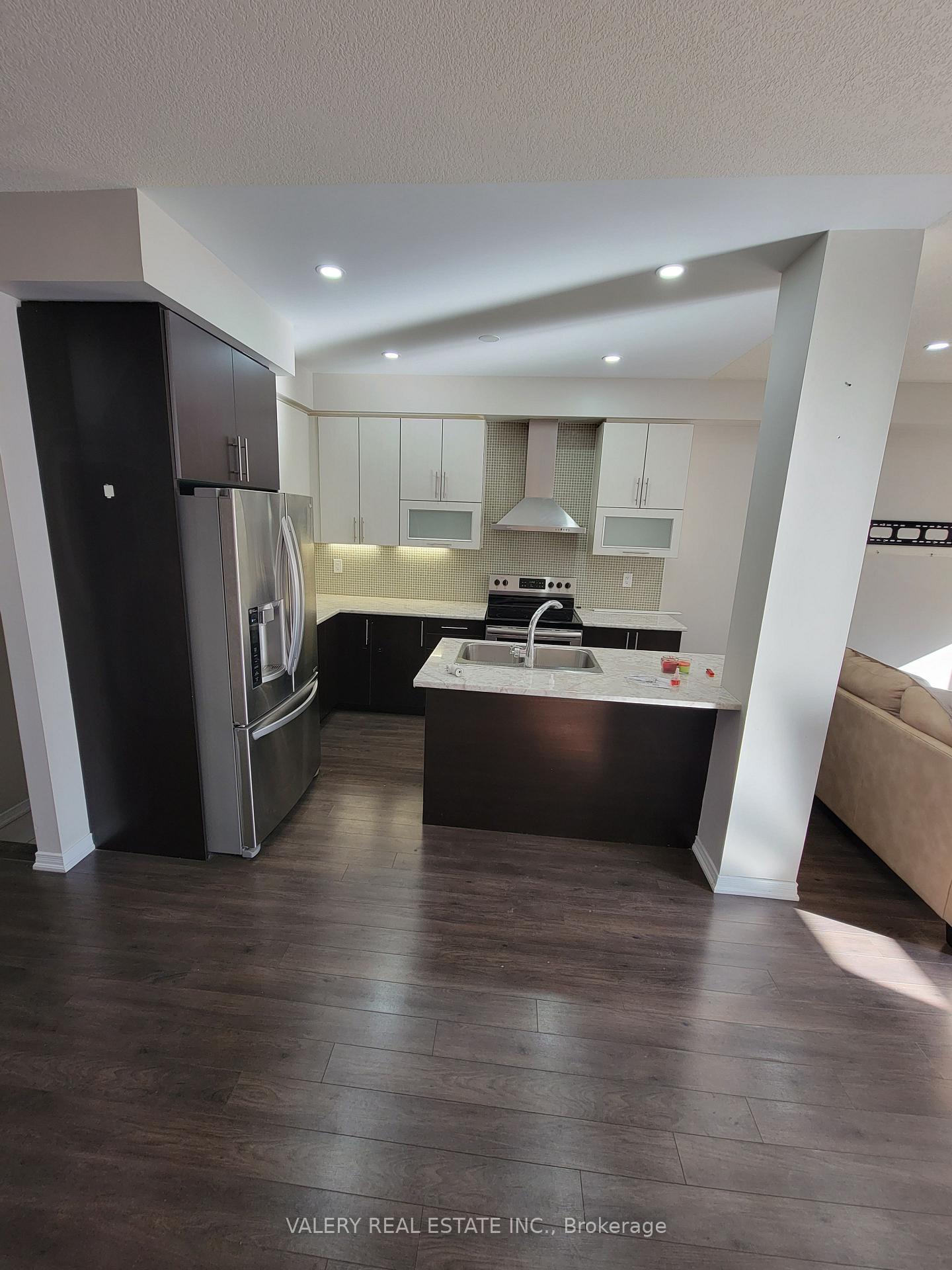 Photo 5 of Unit 1, 147 Baffin Crescent, Brampton, Northwest Brampton — HOMEH