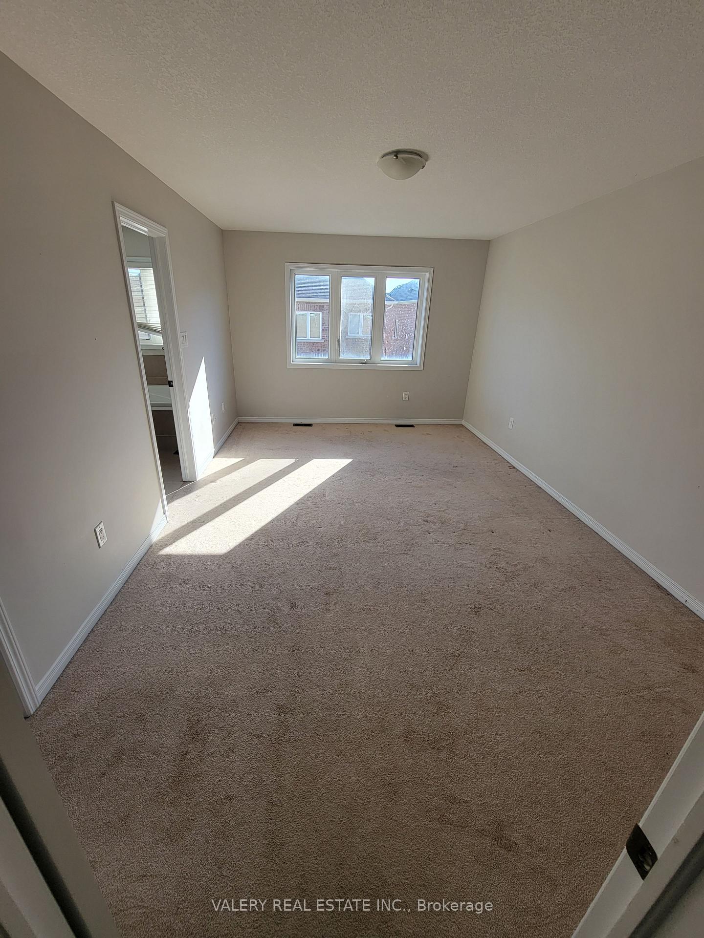 Photo 6 of Unit 1, 147 Baffin Crescent, Brampton, Northwest Brampton — HOMEH
