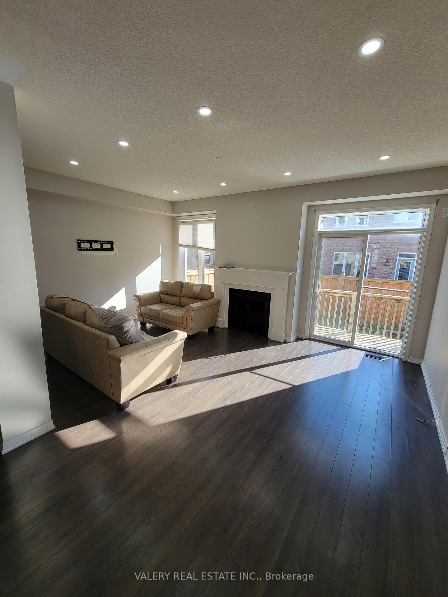 Photo 7 of Unit 1, 147 Baffin Crescent, Brampton, Northwest Brampton — HOMEH