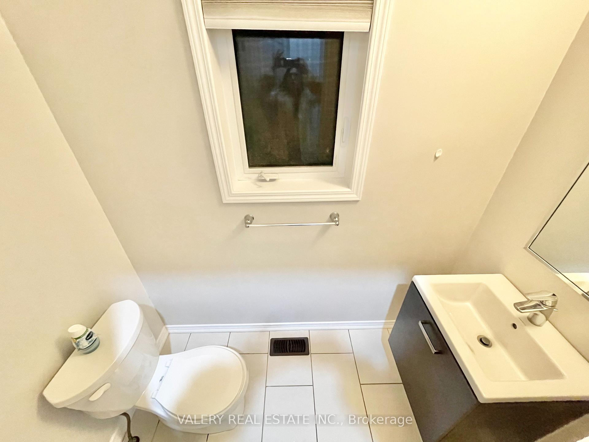 Photo 13 of Unit 1, 147 Baffin Crescent, Brampton, Northwest Brampton — HOMEH