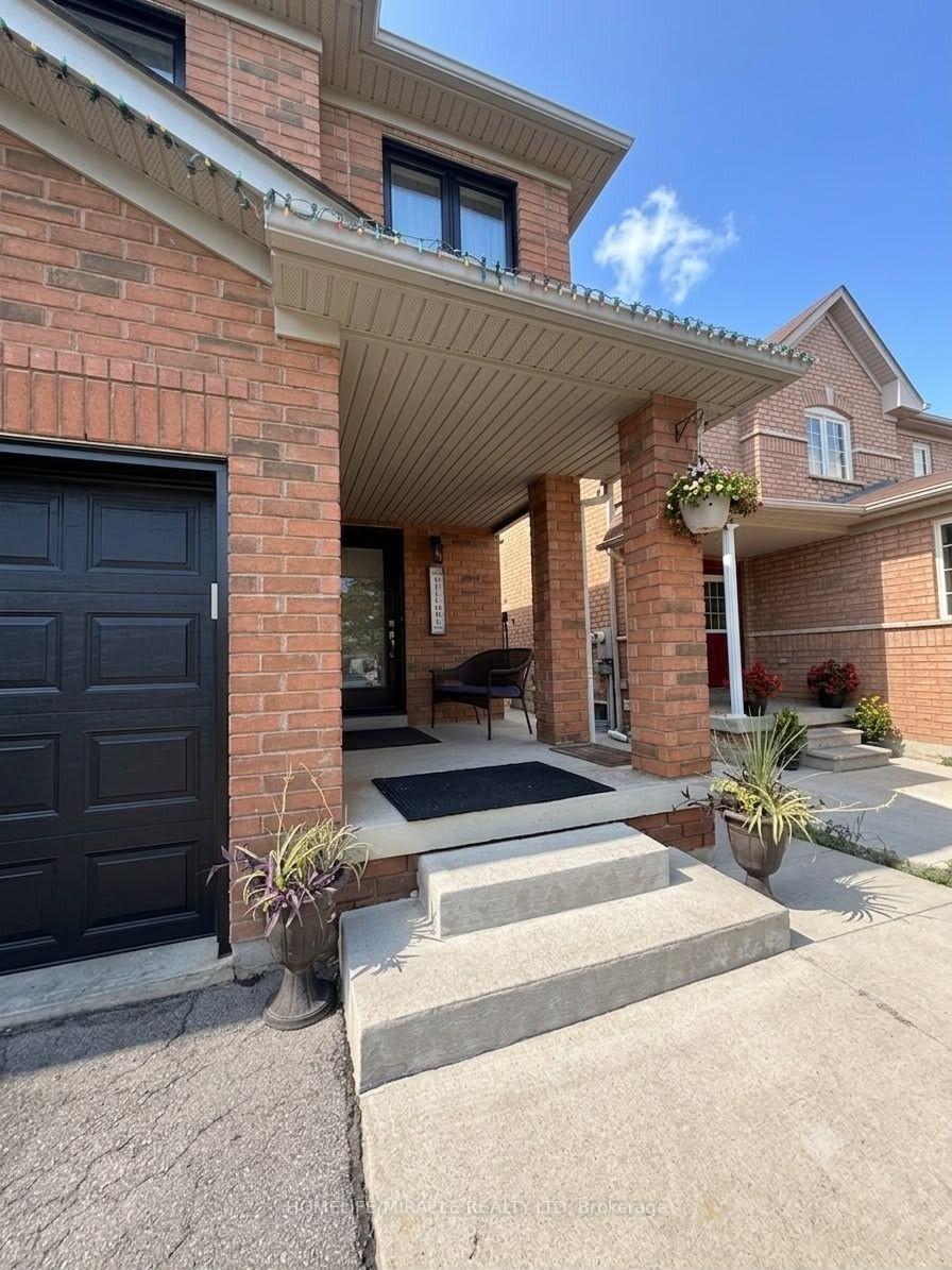 Photo 3 of 146 Cadillac Crescent, Brampton, Fletcher's Meadow — HOMEH