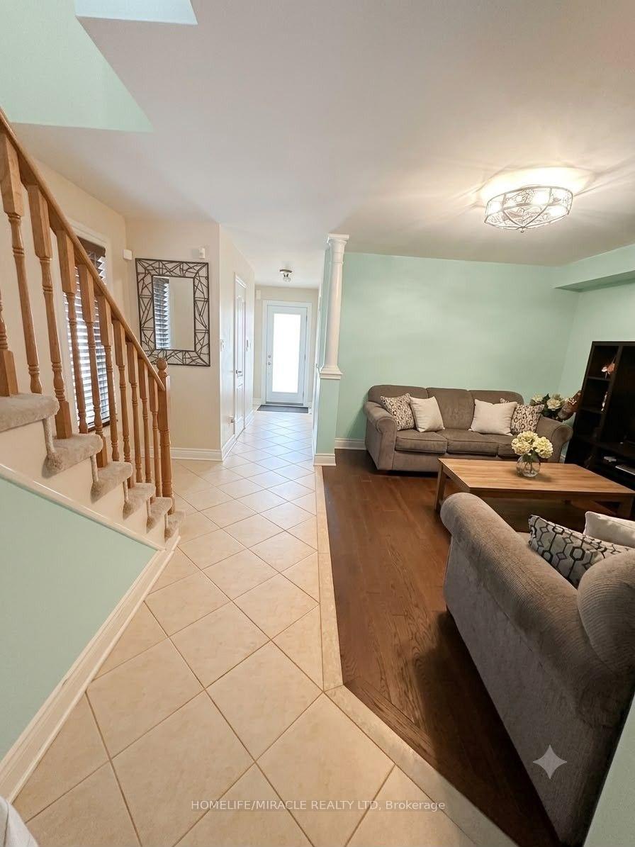 Photo 4 of 146 Cadillac Crescent, Brampton, Fletcher's Meadow — HOMEH