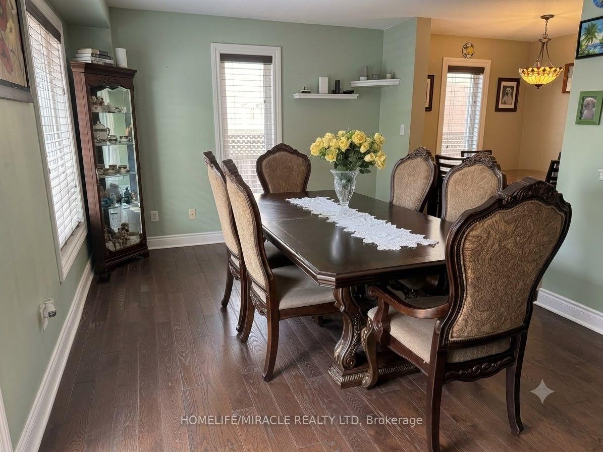 Photo 9 of 146 Cadillac Crescent, Brampton, Fletcher's Meadow — HOMEH