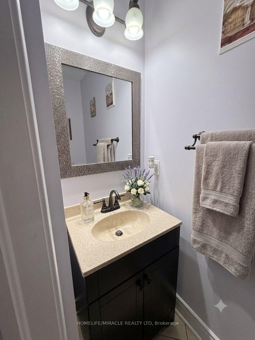 Photo 10 of 146 Cadillac Crescent, Brampton, Fletcher's Meadow — HOMEH