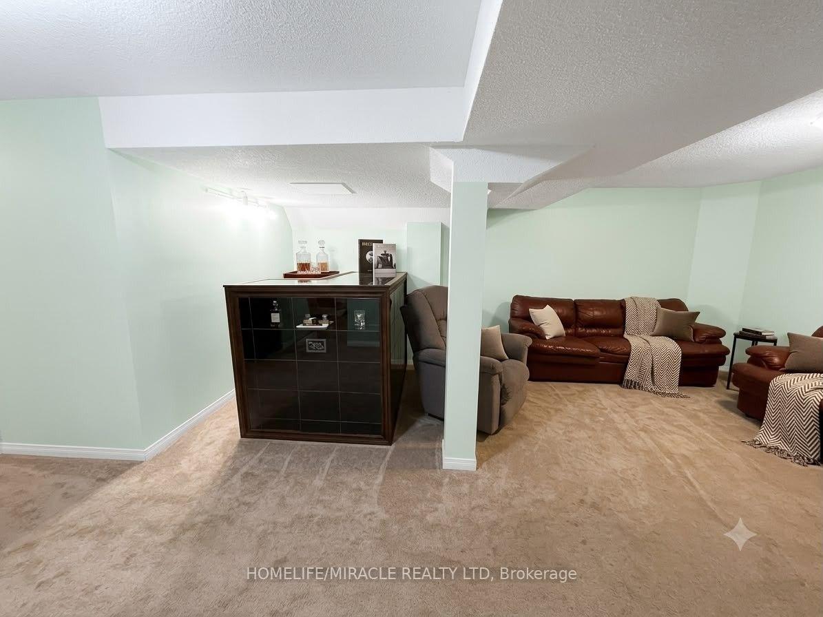 Photo 20 of 146 Cadillac Crescent, Brampton, Fletcher's Meadow — HOMEH