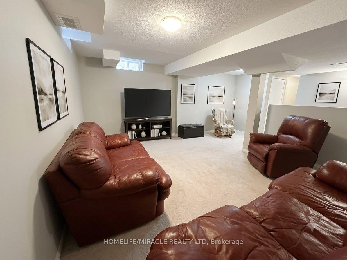 Photo 21 of 146 Cadillac Crescent, Brampton, Fletcher's Meadow — HOMEH
