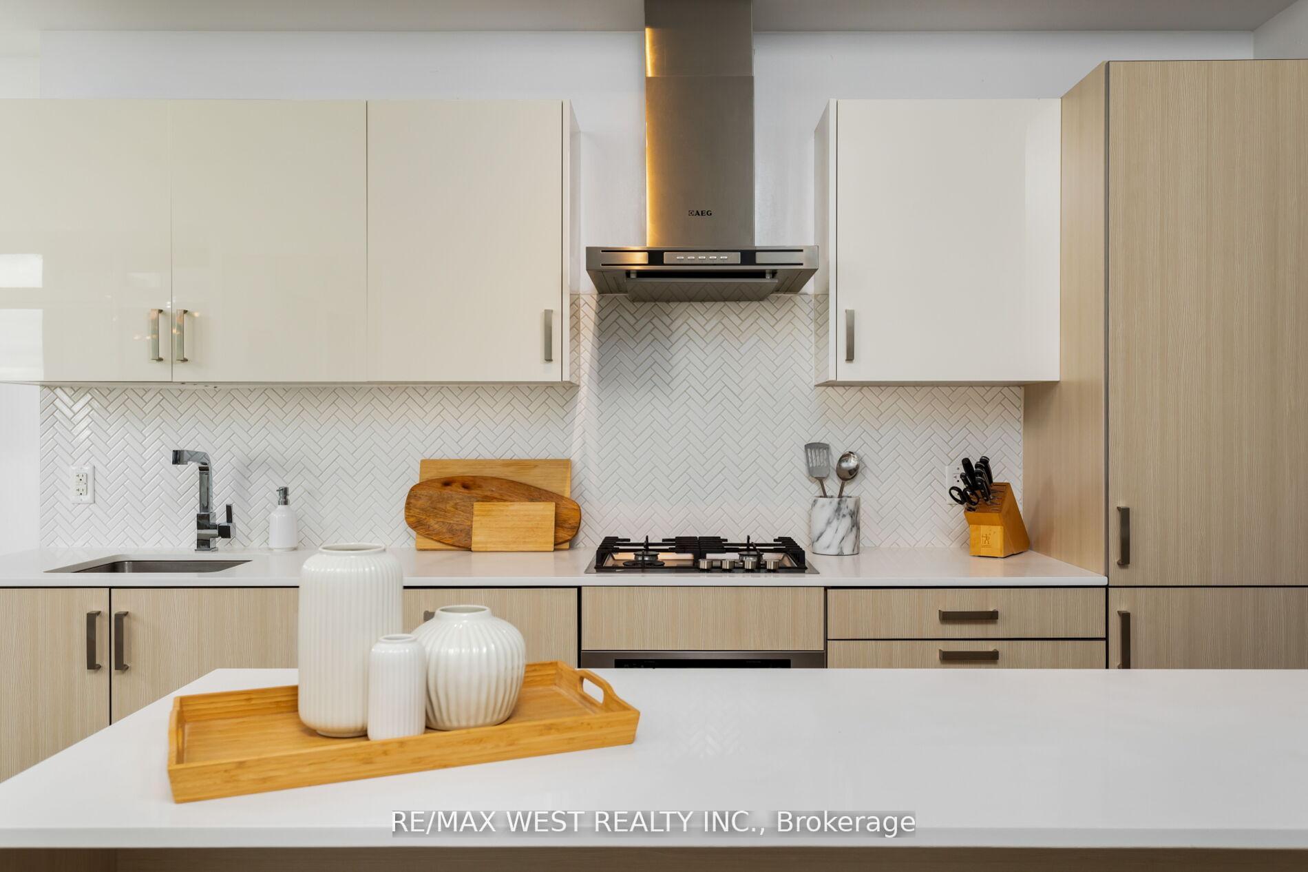 Photo 1 of Unit 603, 36 Howard Park Avenue, Toronto, Roncesvalles — HOMEH