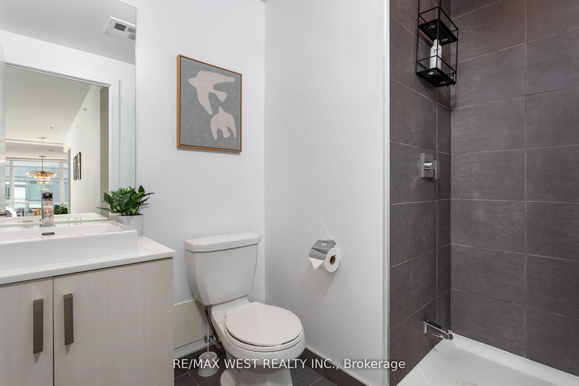 Photo 3 of Unit 603, 36 Howard Park Avenue, Toronto, Roncesvalles — HOMEH
