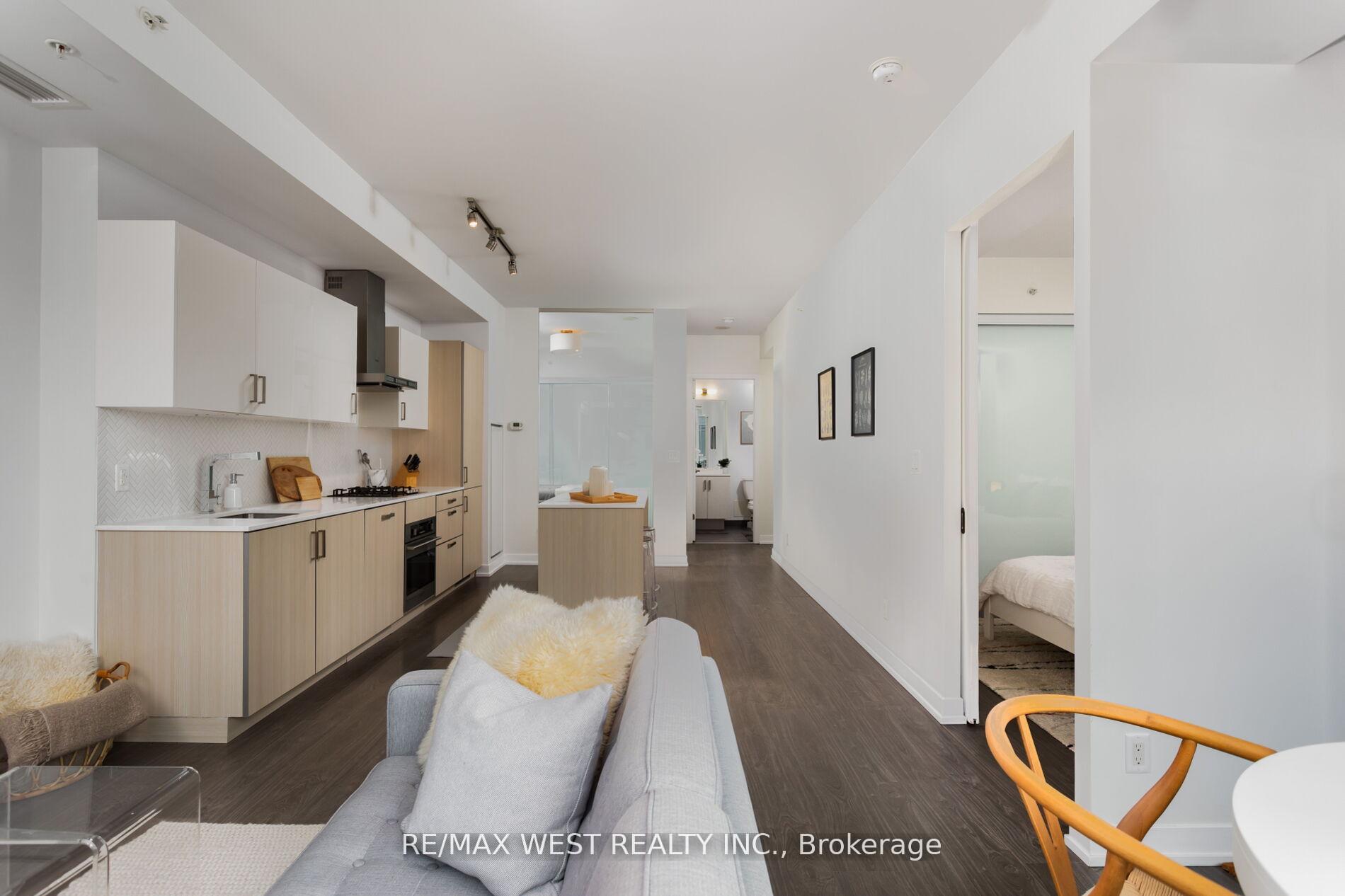 Photo 5 of Unit 603, 36 Howard Park Avenue, Toronto, Roncesvalles — HOMEH