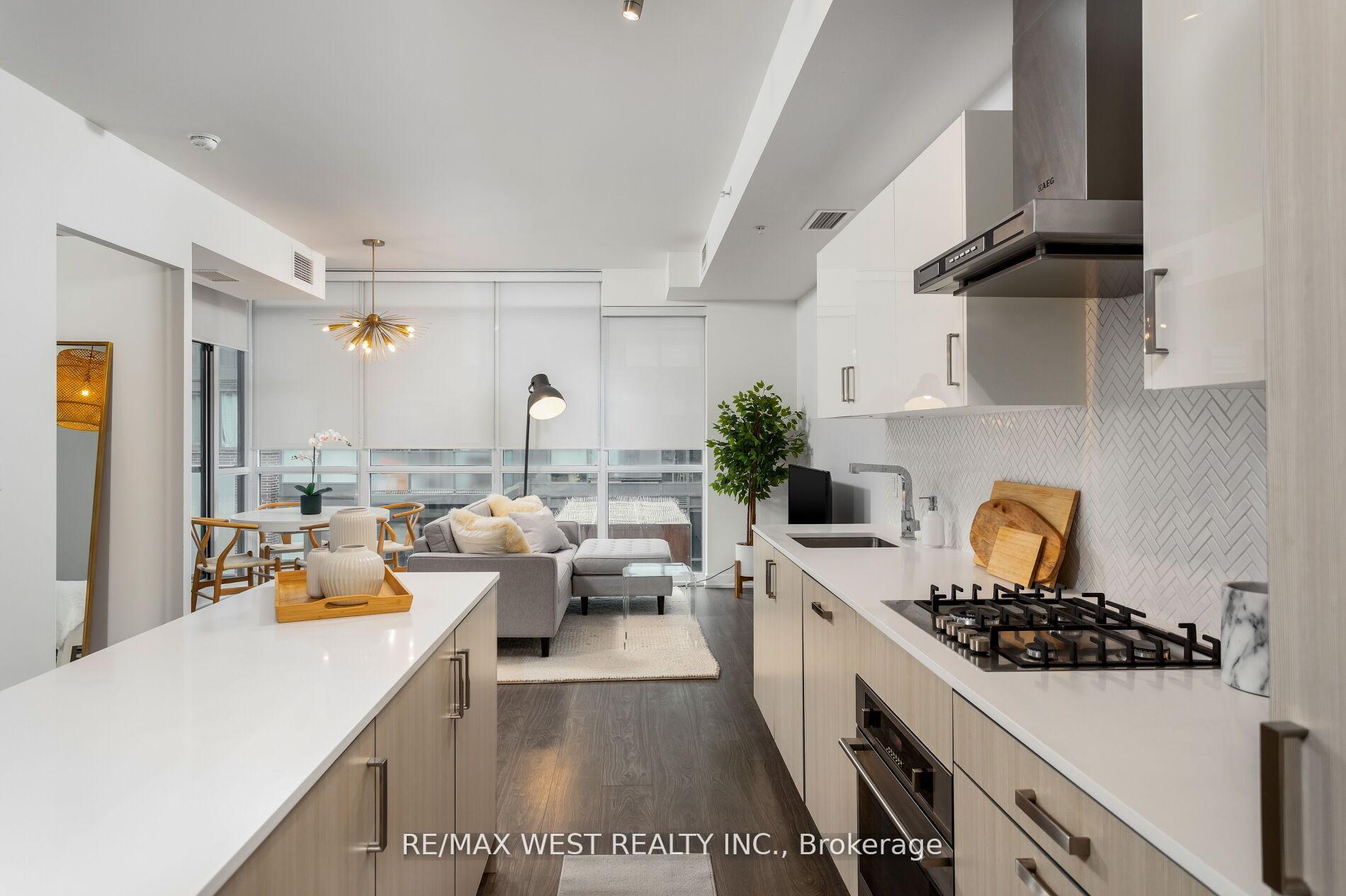 Photo 6 of Unit 603, 36 Howard Park Avenue, Toronto, Roncesvalles — HOMEH