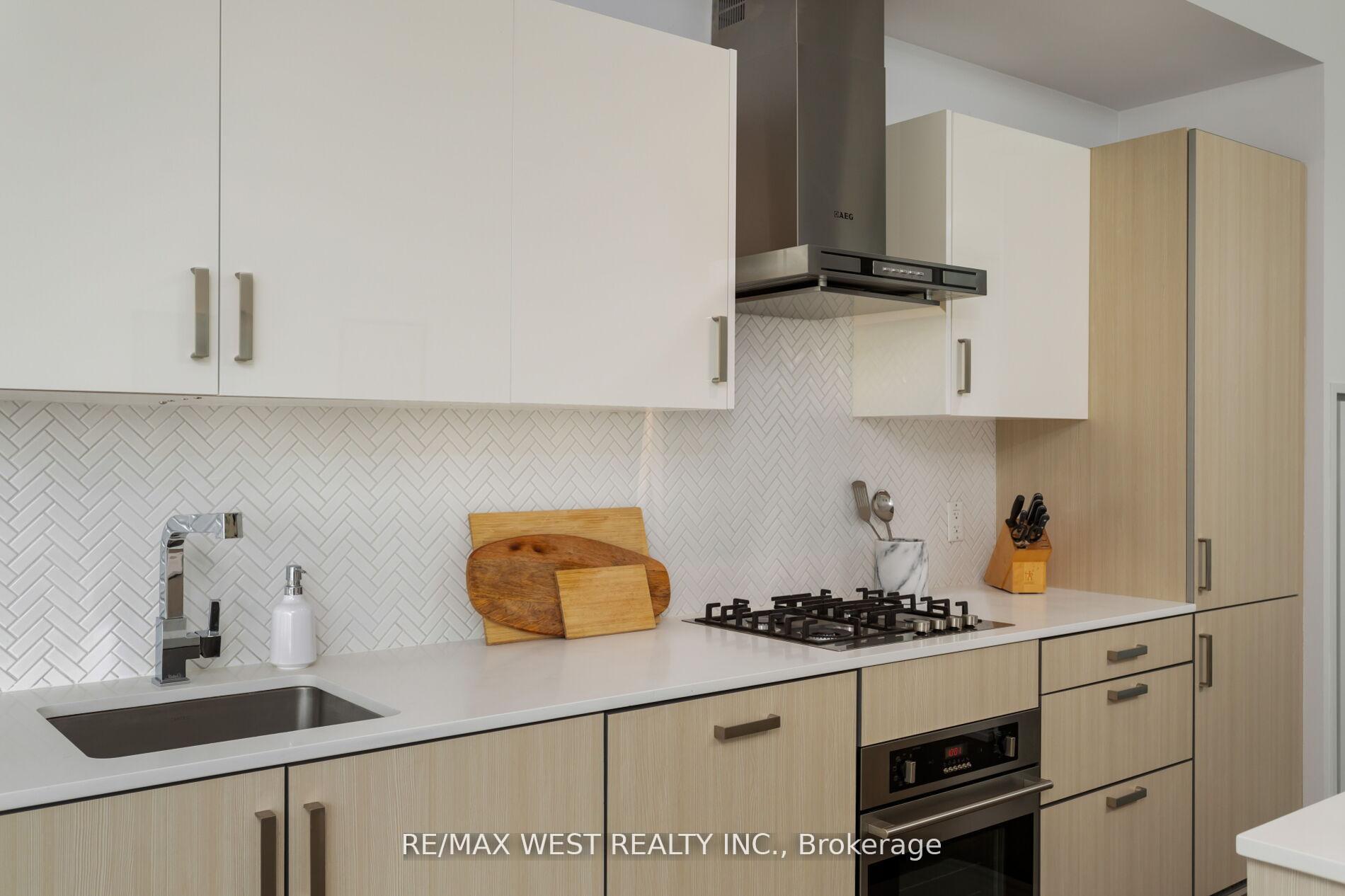 Photo 8 of Unit 603, 36 Howard Park Avenue, Toronto, Roncesvalles — HOMEH