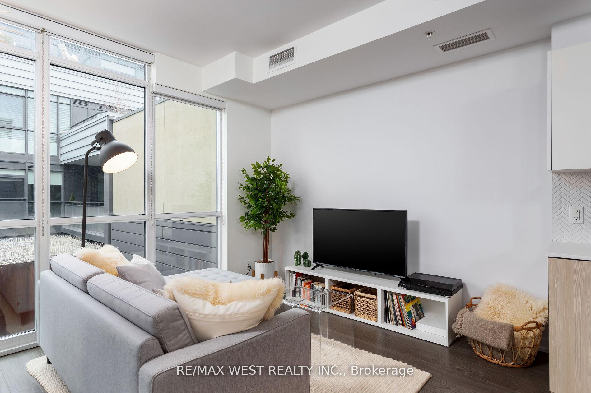 Photo 10 of Unit 603, 36 Howard Park Avenue, Toronto, Roncesvalles — HOMEH