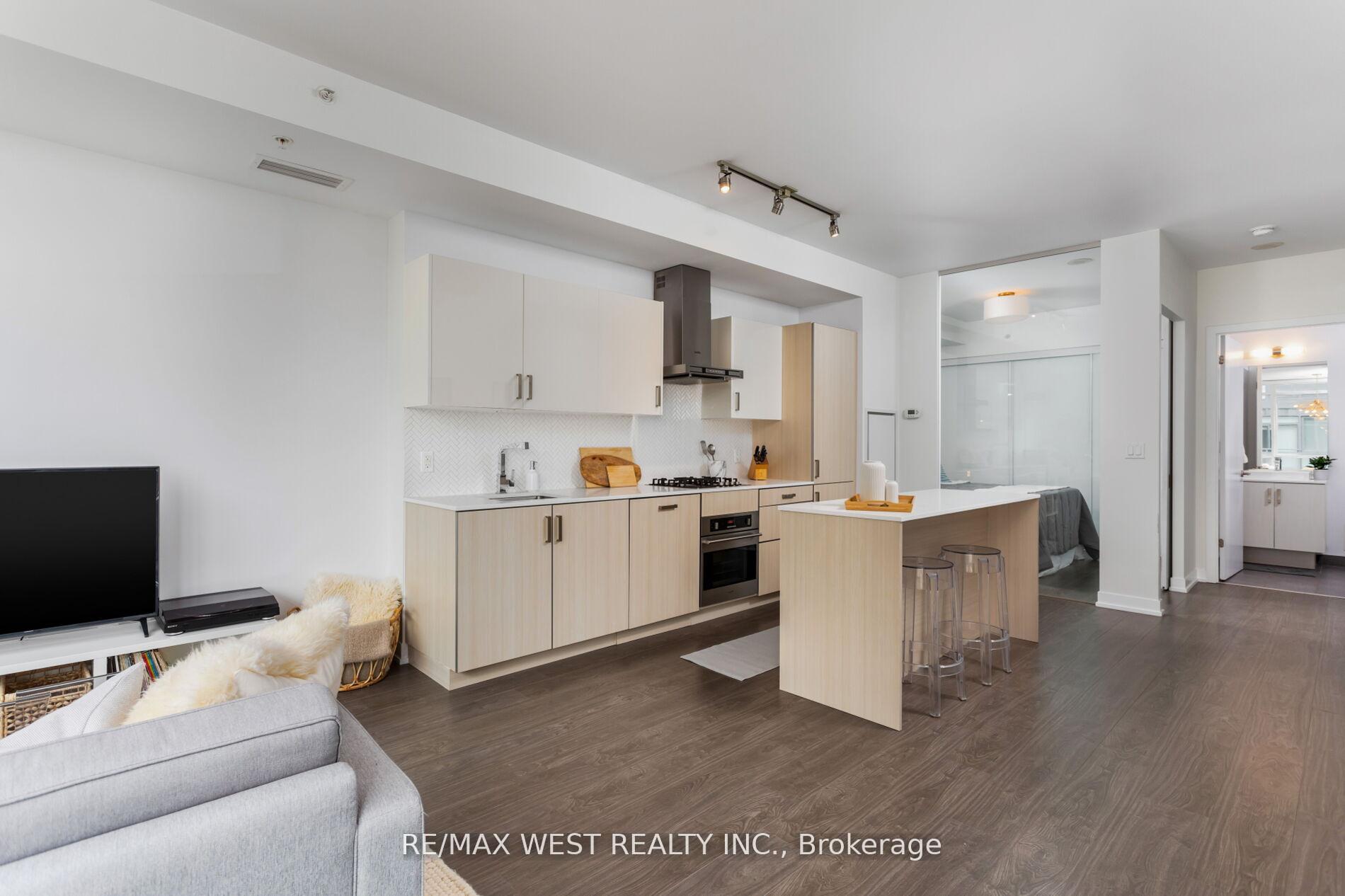 Photo 15 of Unit 603, 36 Howard Park Avenue, Toronto, Roncesvalles — HOMEH