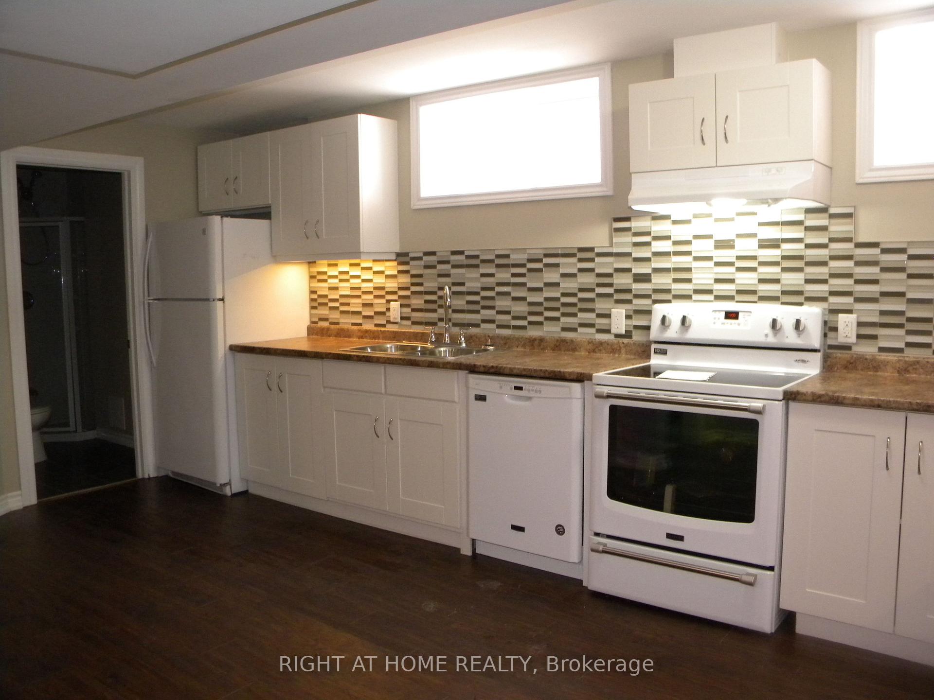 Photo 3 of Unit B, 42 Westminster Circle, Barrie, Innis-Shore — HOMEH
