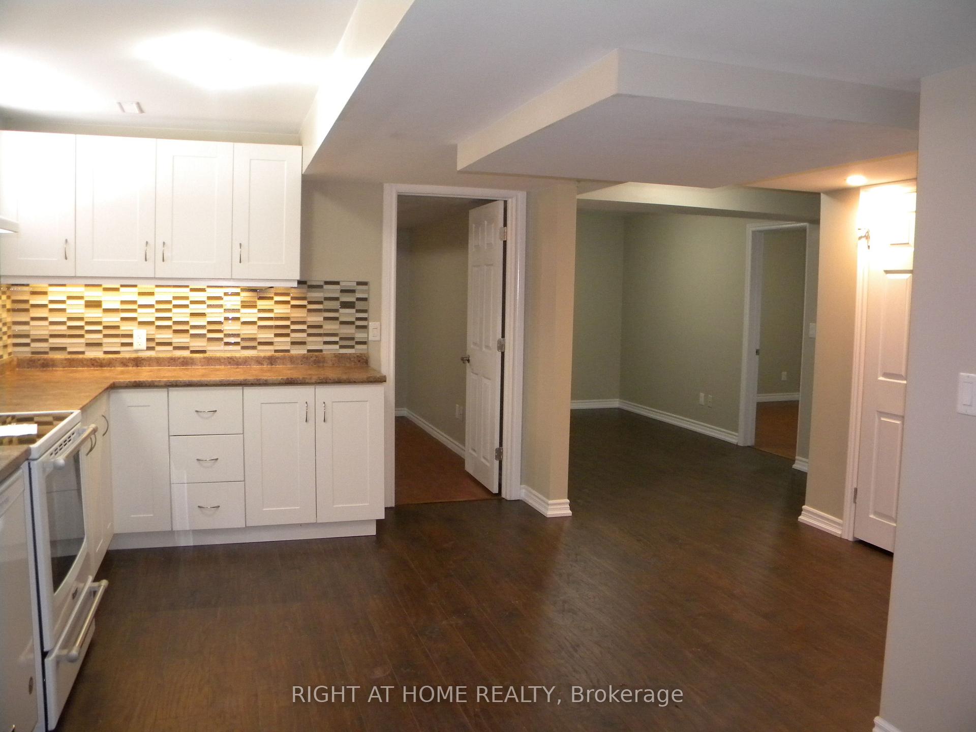 Photo 6 of Unit B, 42 Westminster Circle, Barrie, Innis-Shore — HOMEH