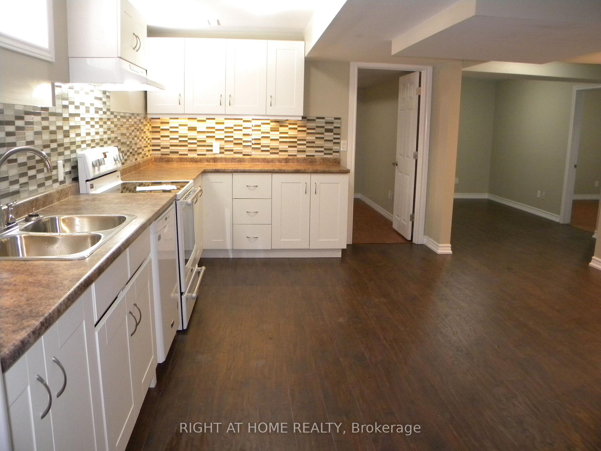 Photo 7 of Unit B, 42 Westminster Circle, Barrie, Innis-Shore — HOMEH
